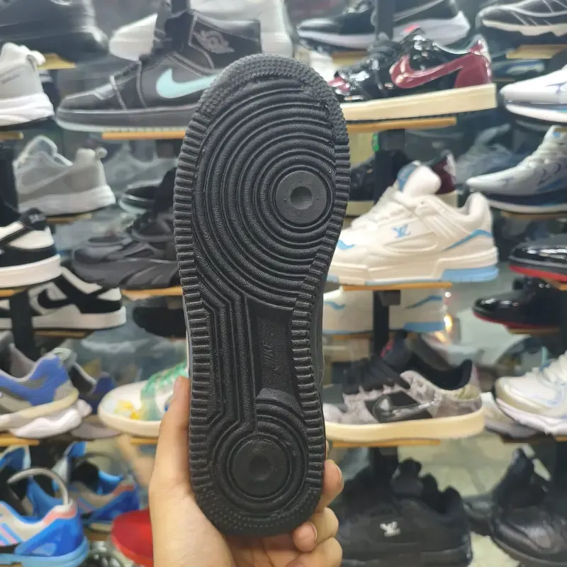 کتونی نایک ایرفورس 1 مردانه مشکی مدل Triple Black - تصویر 6
