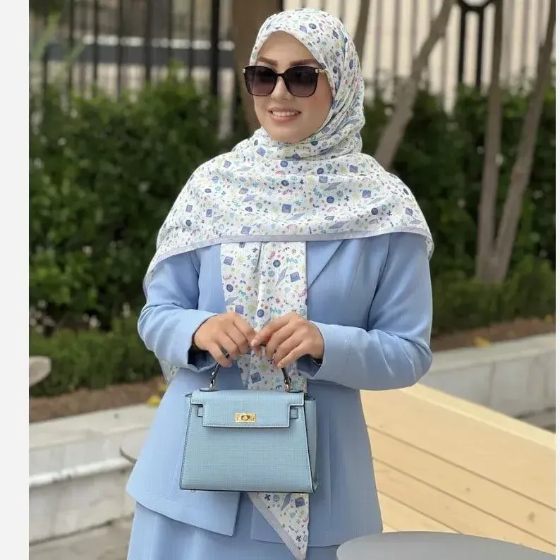 روسری نخ طرح ماهور سرمه ای اشکال هندسی ریز روزمره و مهمانی - تصویر 14