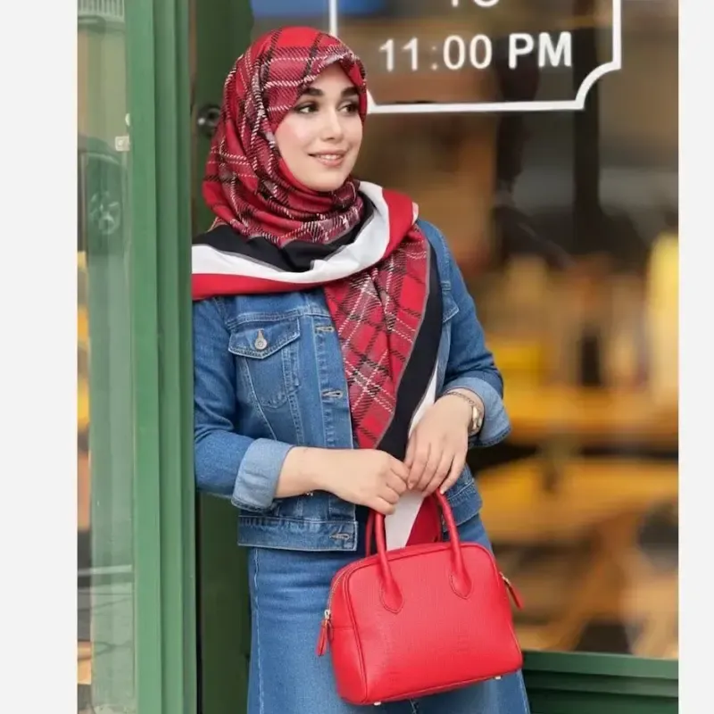 روسری نخی کاستوم طرح دنیز قواره 110 قرمز - تصویر 6