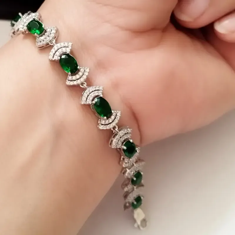 دستبند نقره زنانه عیار 925 با نگین زمرد سنتاتیک و روکش طلا سفید - تصویر 2