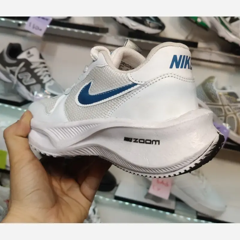 کفش اسپرت نایک لژدار سفید سورمهای زنانه و دخترانه مدل پیادهروی و طبیعتگردی - تصویر 3