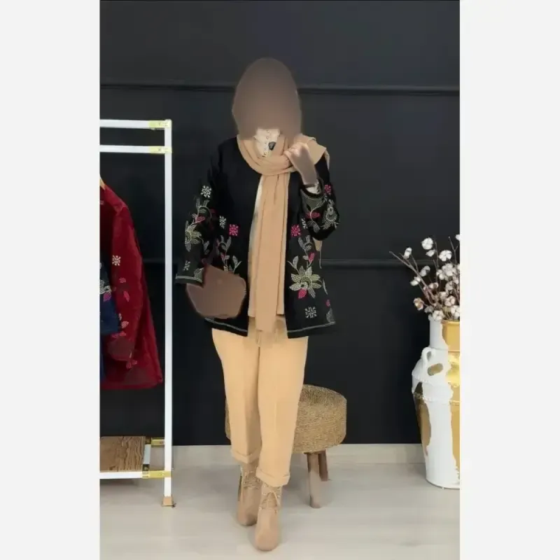کت مجلسی زنانه مدل پونه مخمل گلدوزی شده رنگ مشکی فری سایز - تصویر 2