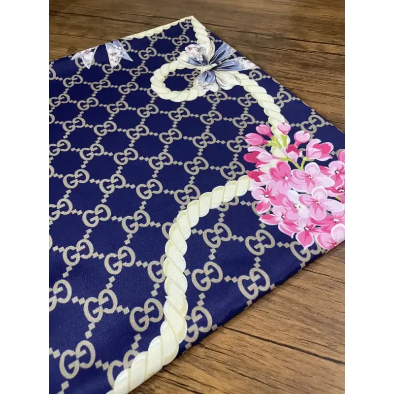 روسری ساتن ابریشم طرح گوچی قواره 140 - تصویر 4